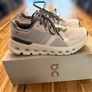 SOLD On Cloudrunner 2 Women’s Size 6.5